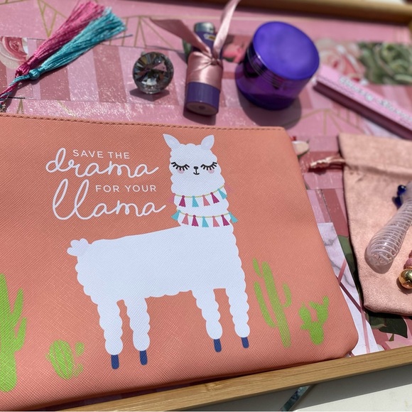 When A Woman Smokes Travel Kit 💨 - Picture 8 of 10